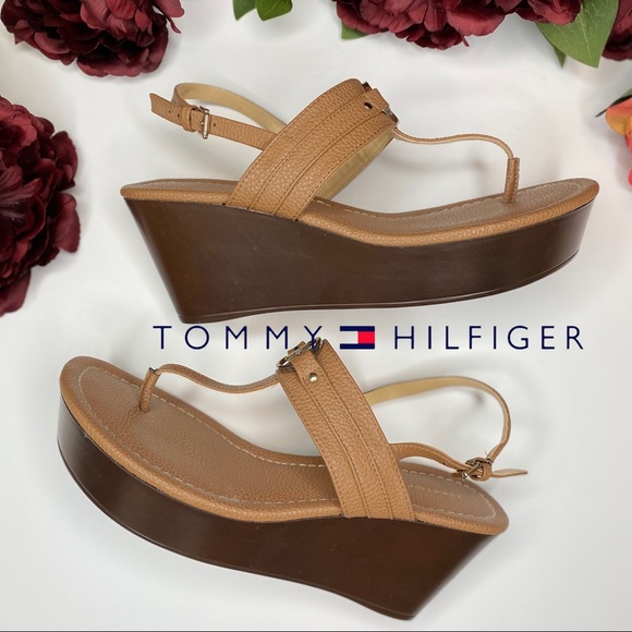 Tommy Hilfiger Signature Logo Thong Platform Wedge Camel Color Sandals 9 1/2M - Picture 1 of 8